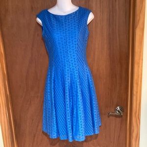 Blue lace sleeveless dress